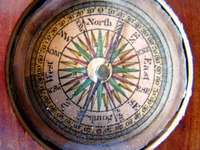 A nice late 18th century pocket compass